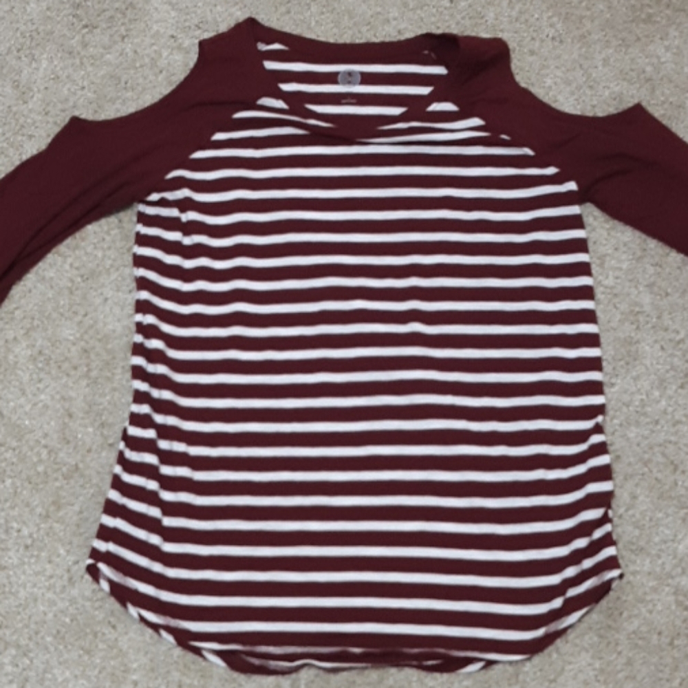 Peekaboo sleeved stripe shirt